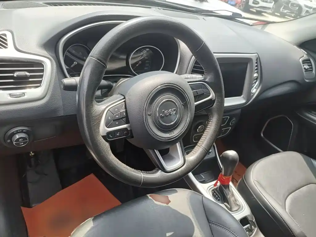Jeep Compass 2017 — фото 11