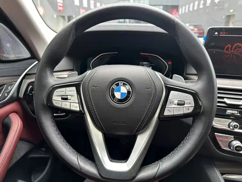 BMW 5 Series 2021 — фото 11