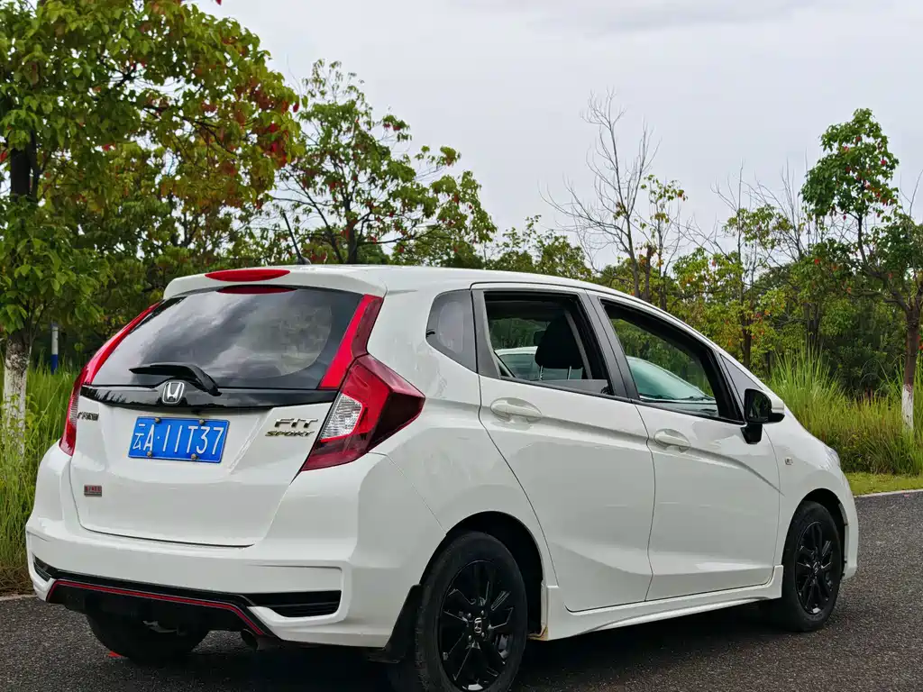Honda Fit 2018 — фото 9
