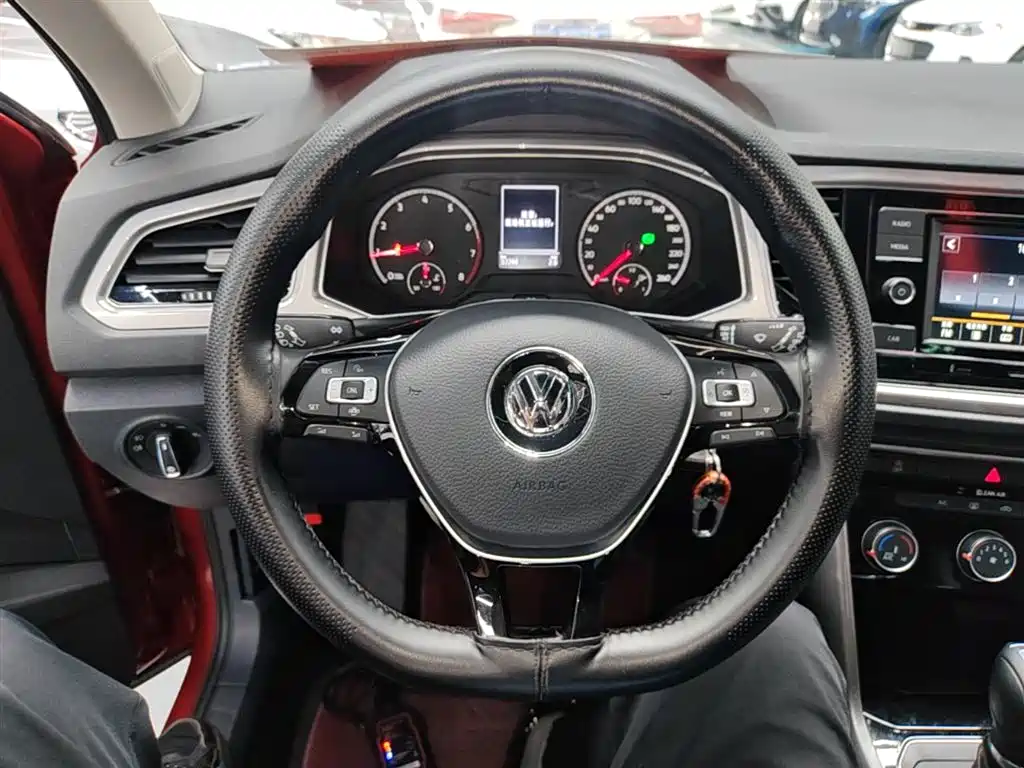 Volkswagen T-Roc 2020 — фото 11