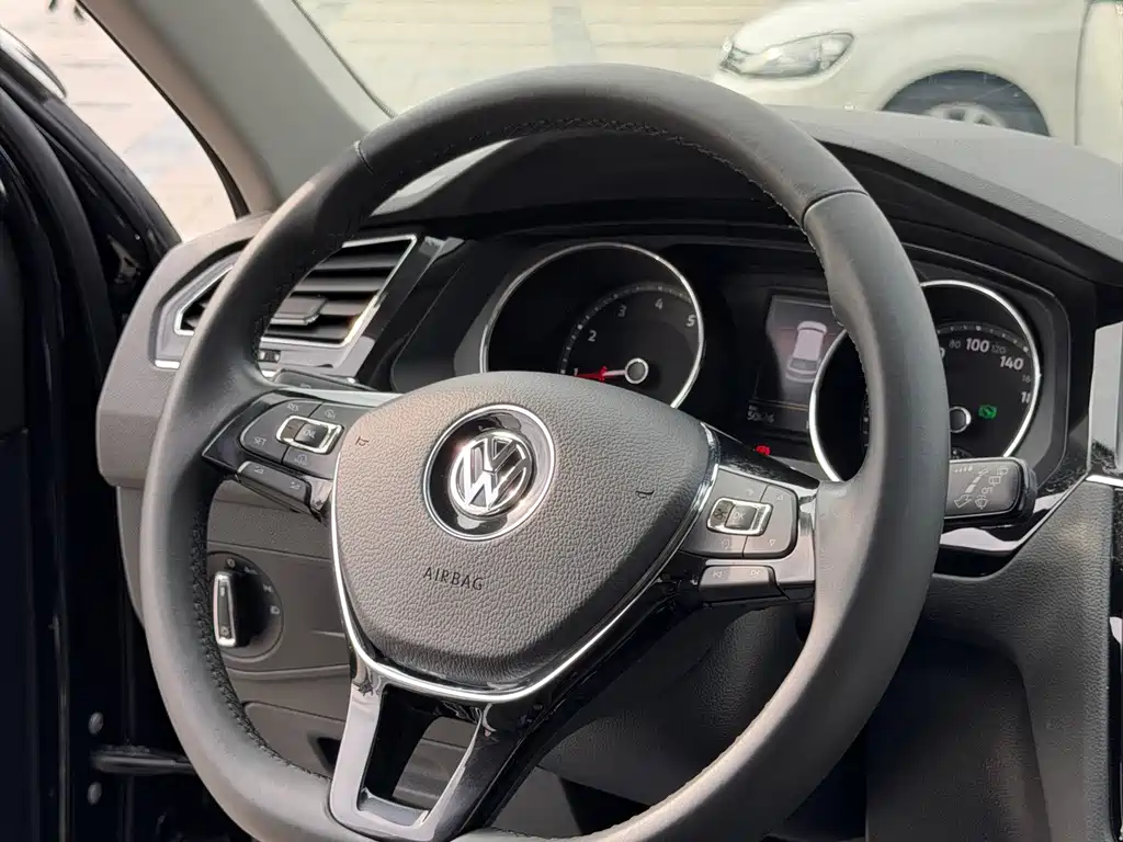 Volkswagen Tiguan L 2018 — фото 19