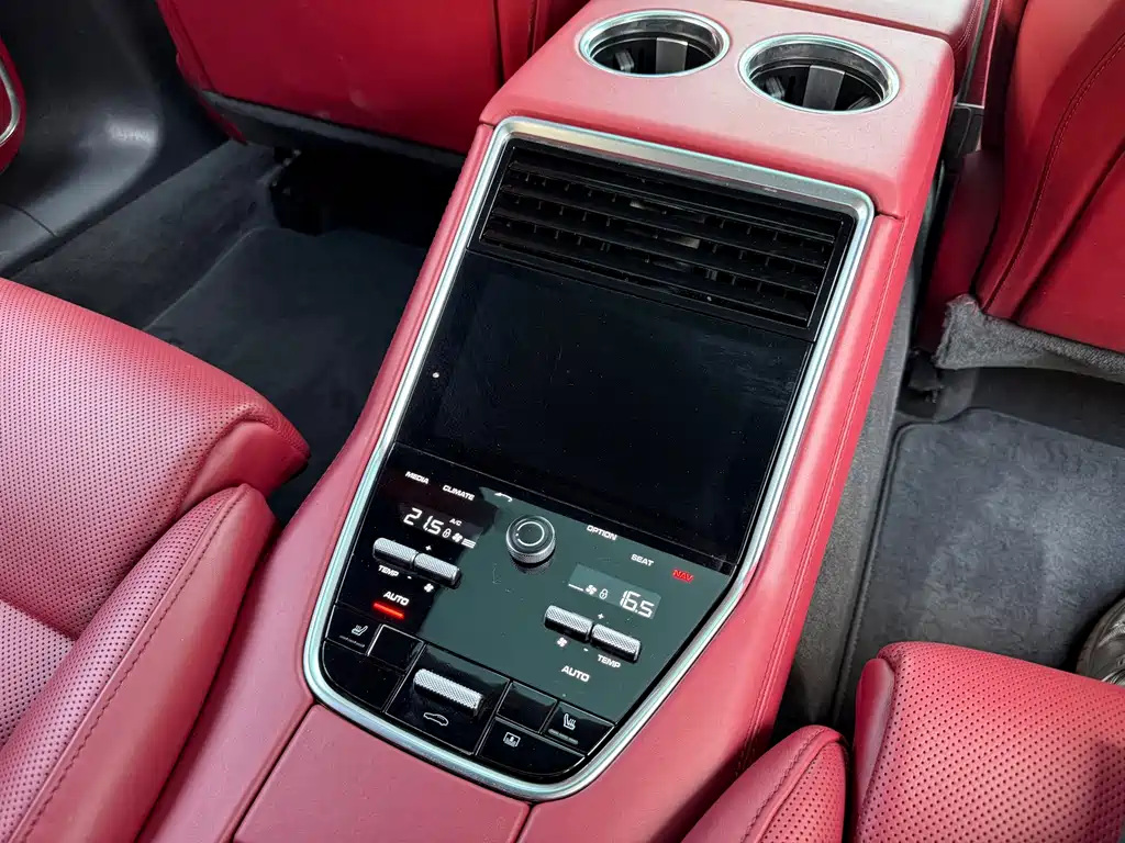 Porsche Panamera 2018 — фото 15