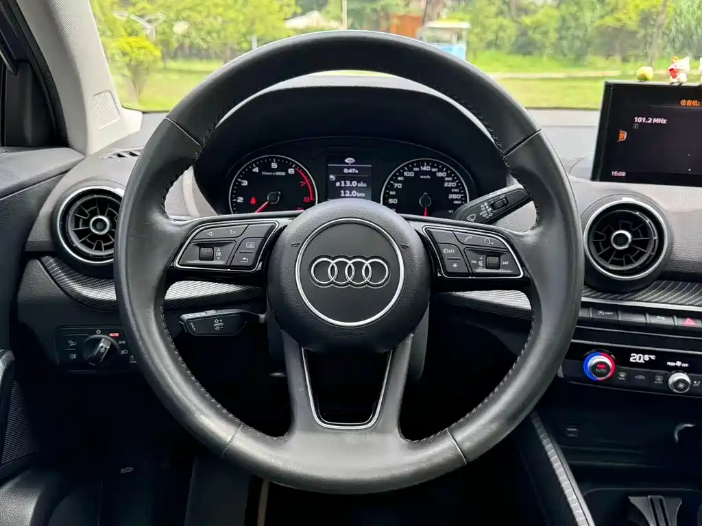 Audi Q2L 2021 — фото 15