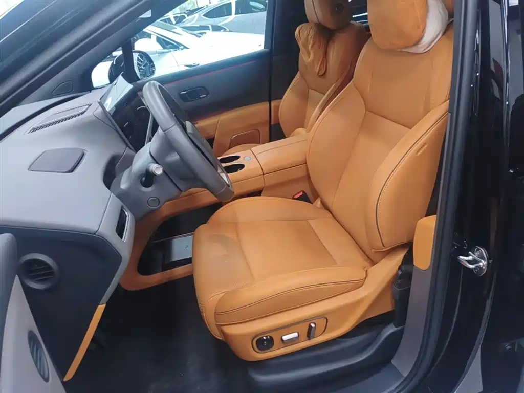 Li Auto i8 2025 — фото 15