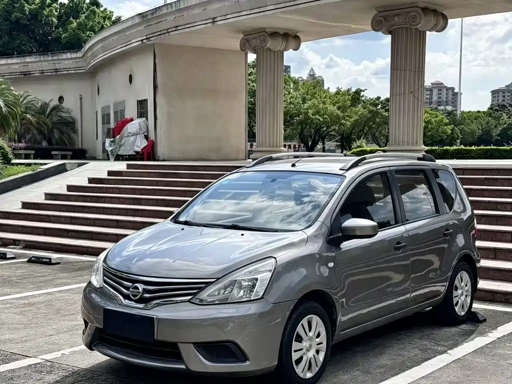 Nissan Livina 2015