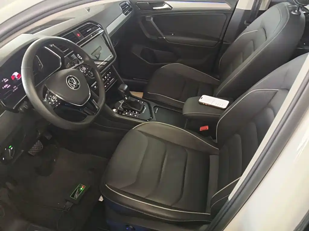 Volkswagen Tiguan L Plug-In Hybrid 2021 — фото 15