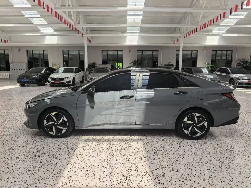 Hyundai Elantra 2023