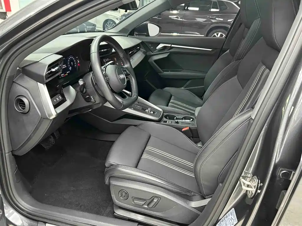 Audi A3 2023 — фото 11
