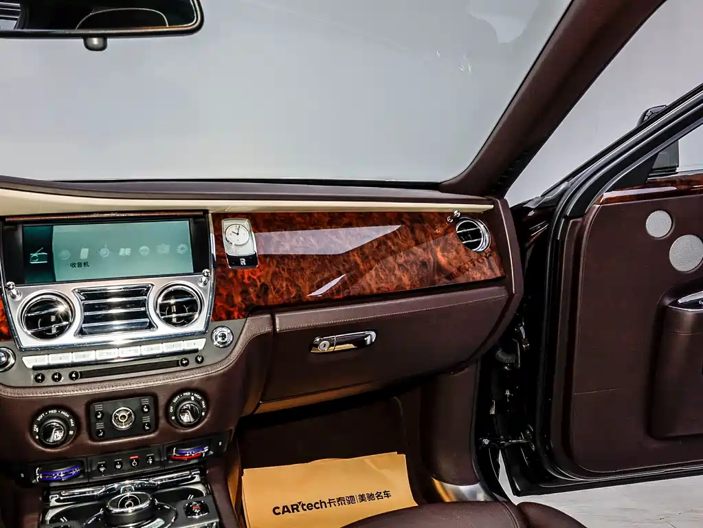 Rolls-Royce Ghost 2016 — фото 13