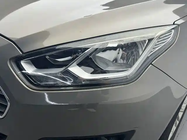 Ford Escort 2015 — фото 15