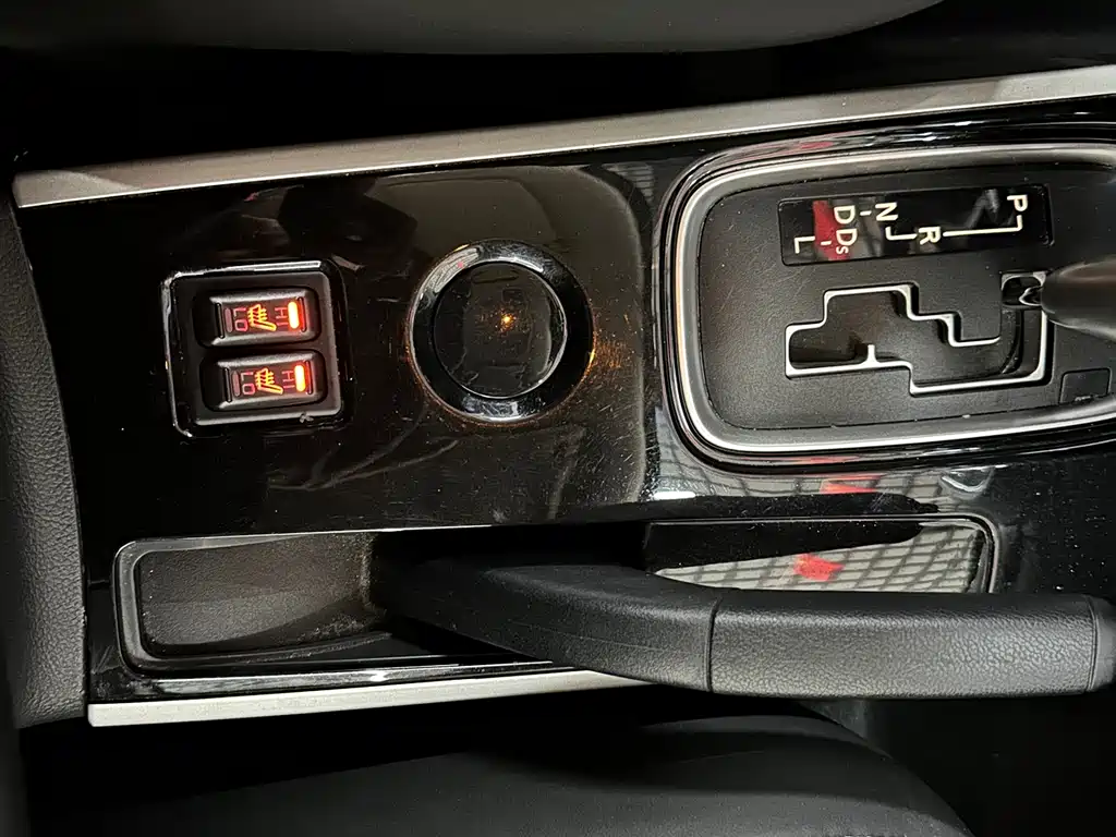 Mitsubishi Outlander 2022 — фото 14