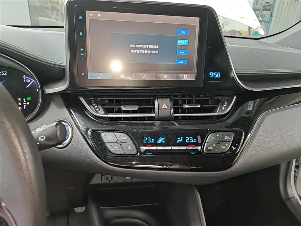 Toyota C-HR EV 2021 — фото 9