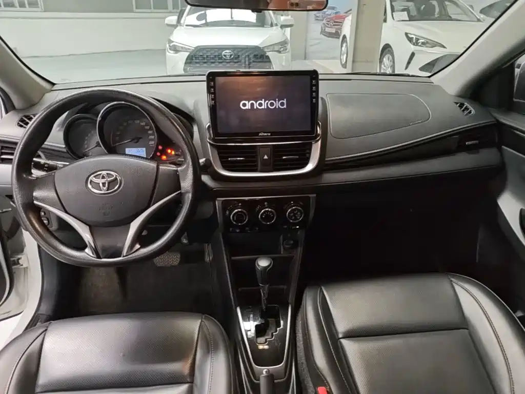 Toyota Yaris L 2020 — фото 10