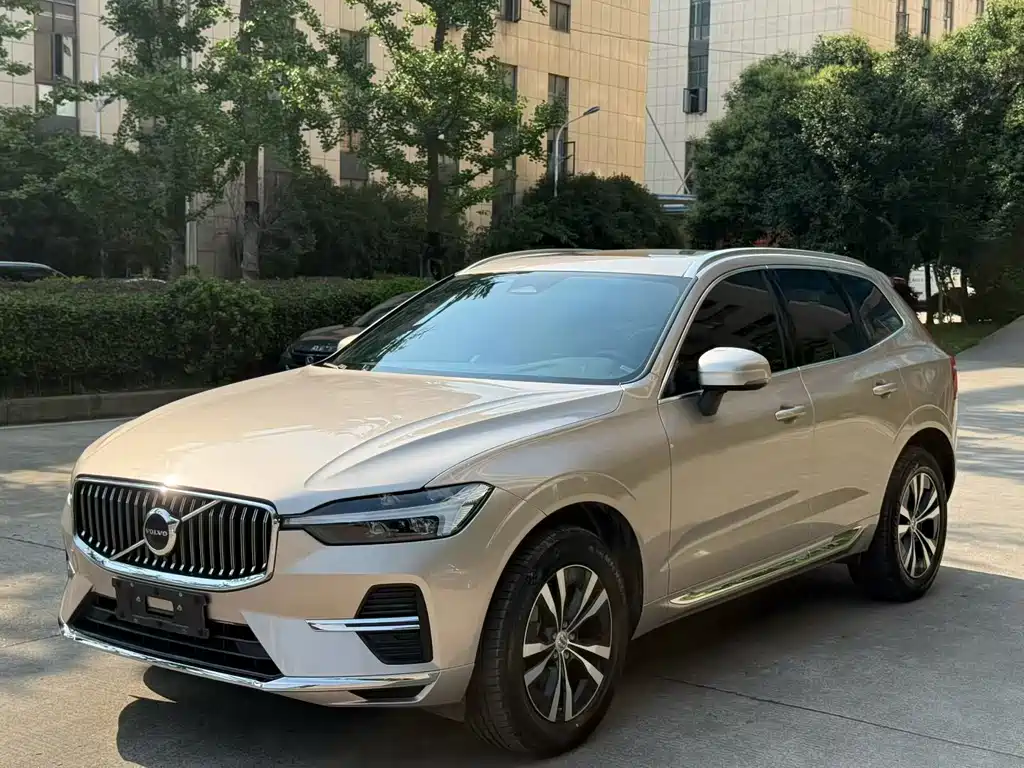 Volvo XC60 2024 — фото 1