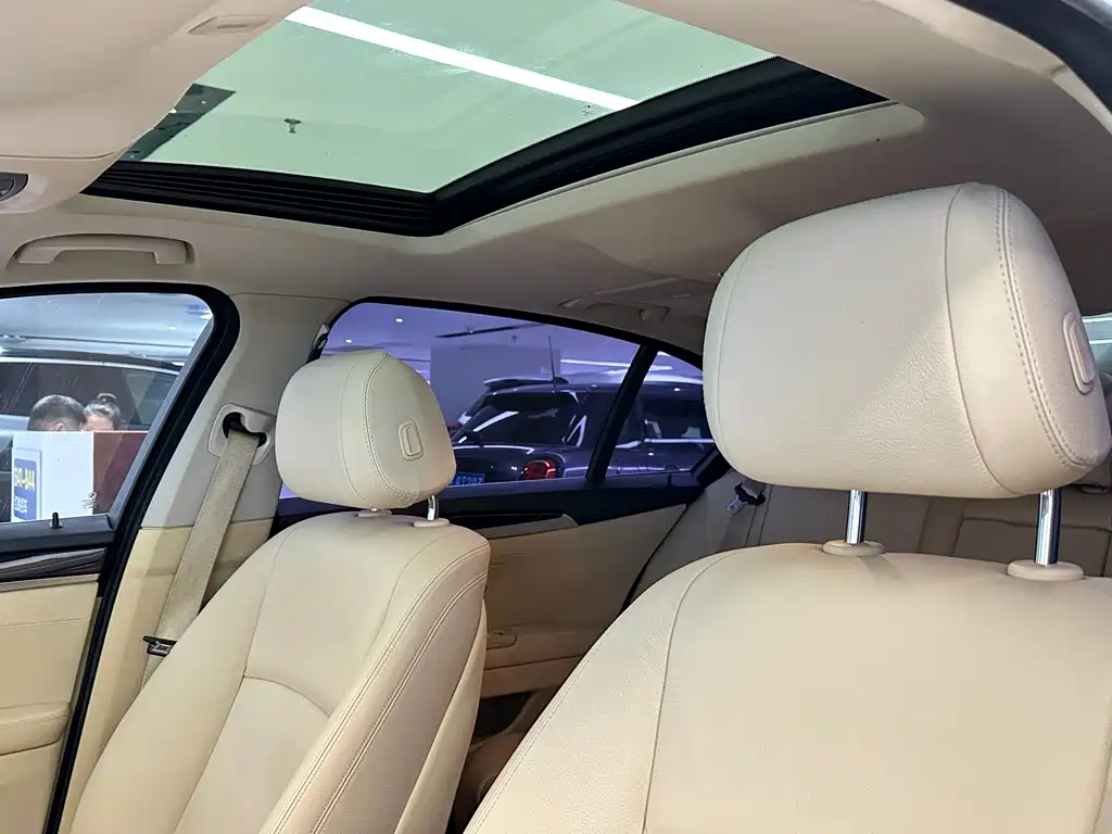 BMW 5 Series 2015 — фото 10
