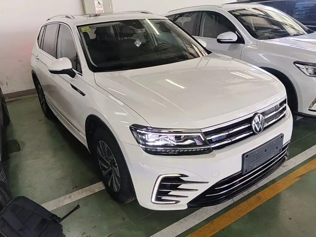 Volkswagen Tiguan L Plug-In Hybrid 2021 — фото 4