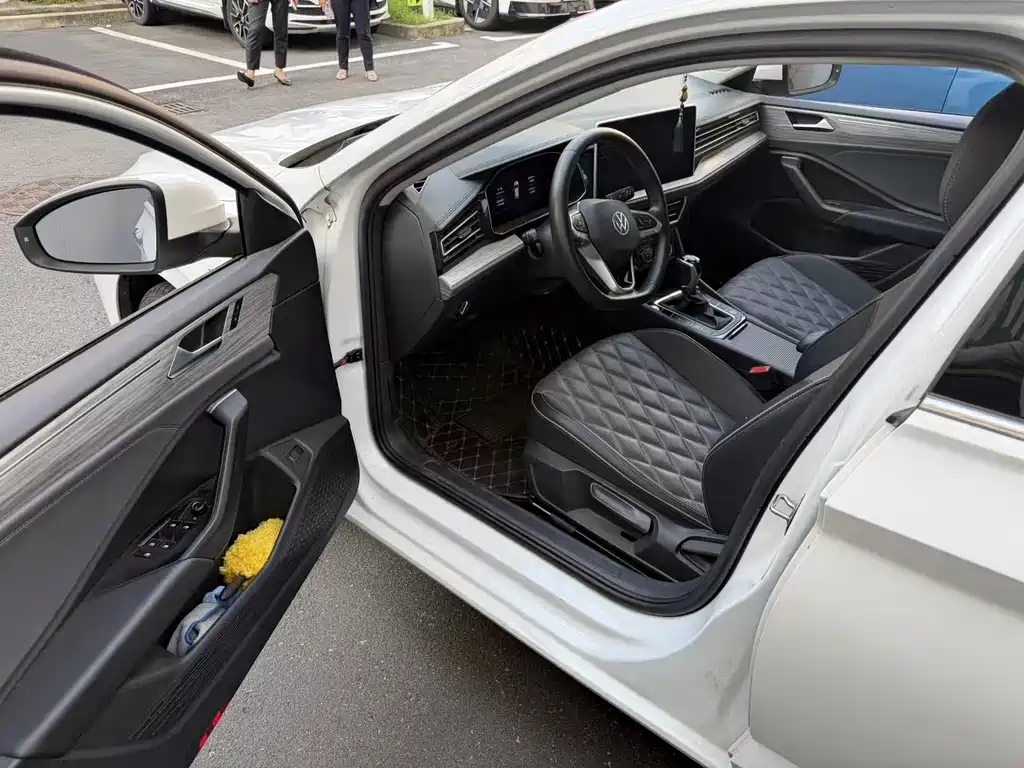 Volkswagen Sagitar 2022