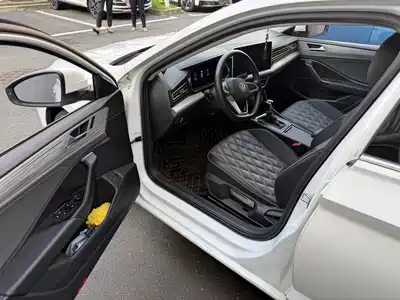 Volkswagen Sagitar 2022