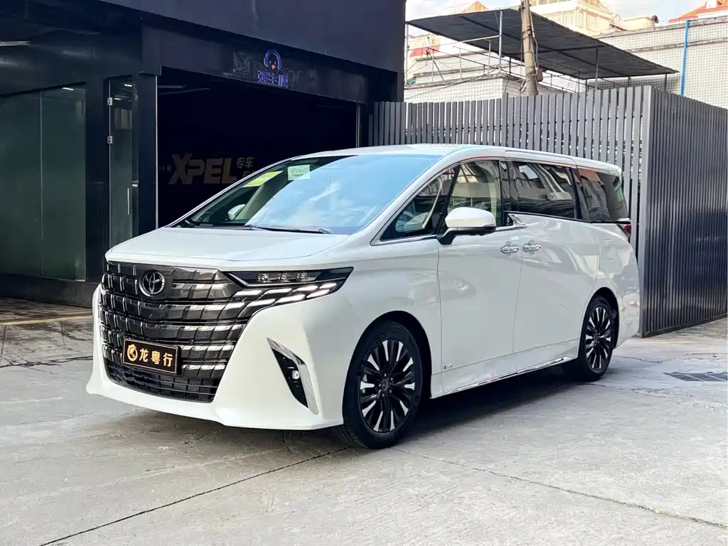 Toyota Alphard — фото 2