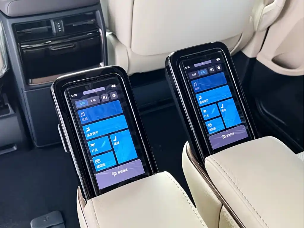 Toyota Alphard — фото 11