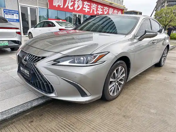 Lexus ES 2023