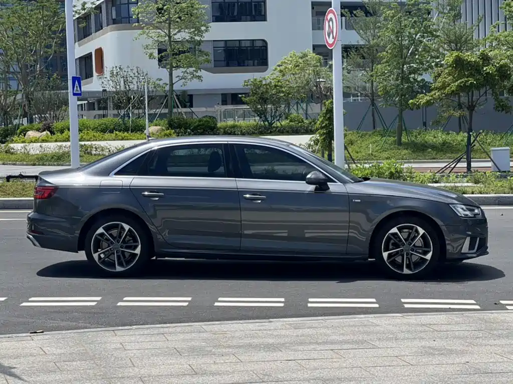 Audi A4L 2020 — фото 12