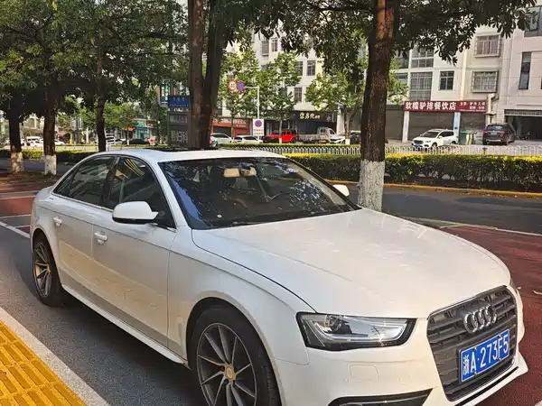 Audi A4L 2015