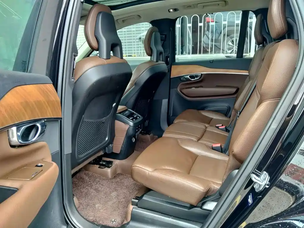 Volvo XC90 2020 — фото 13