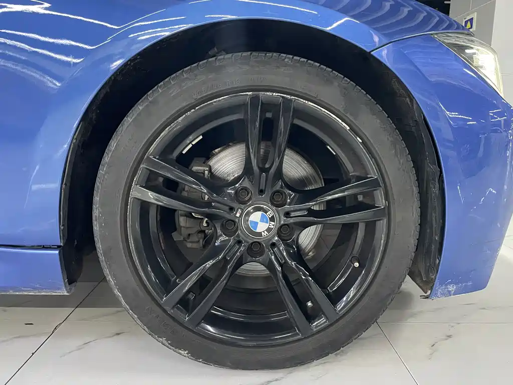 BMW 3 Series 2018 — фото 18
