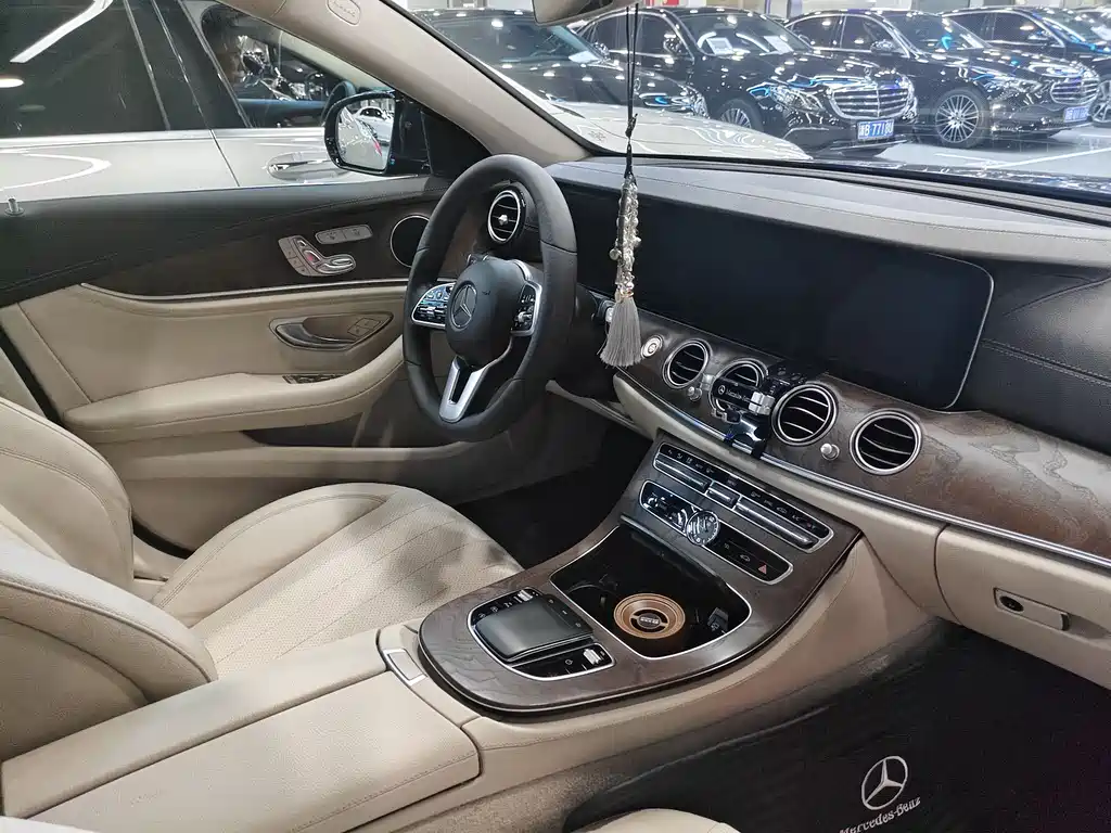 Mercedes-Benz E-Class 2019 — фото 15