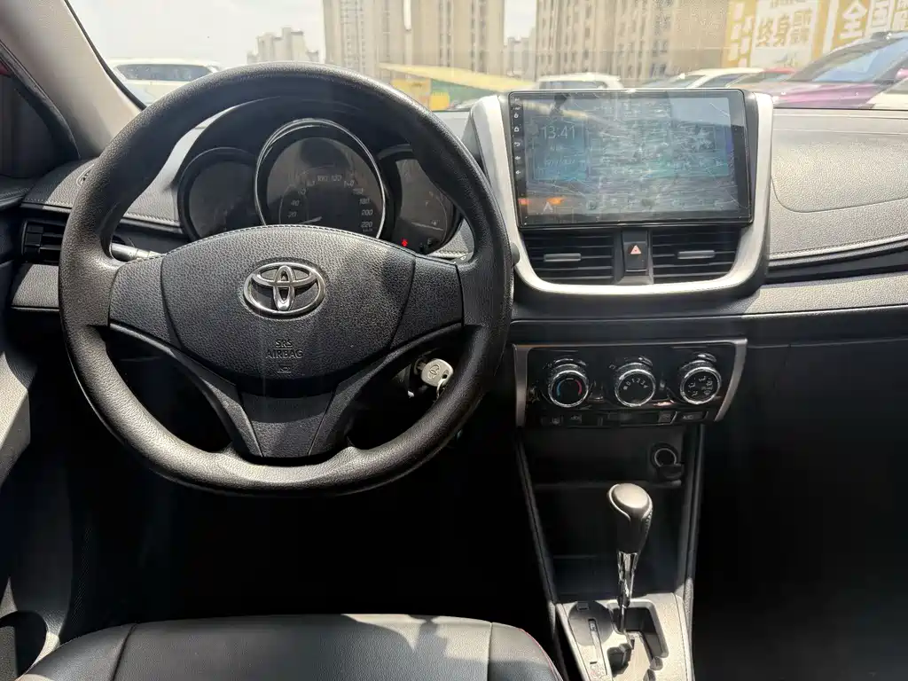 Toyota Yaris L 2021 — фото 8