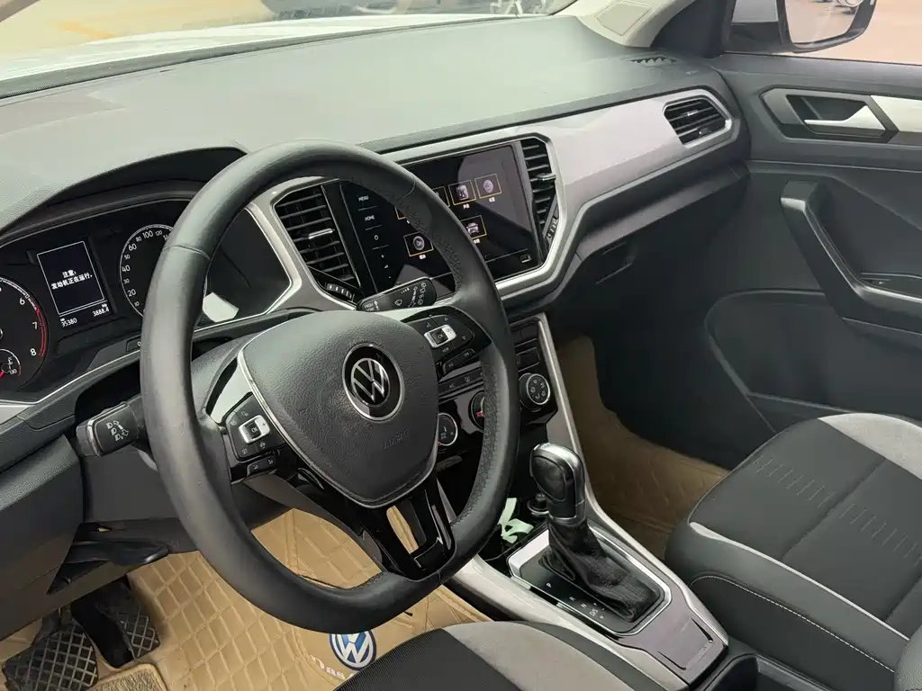 Volkswagen T-Roc 2021 — фото 3