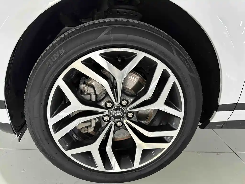 Land Rover Evoque 2023 — фото 20