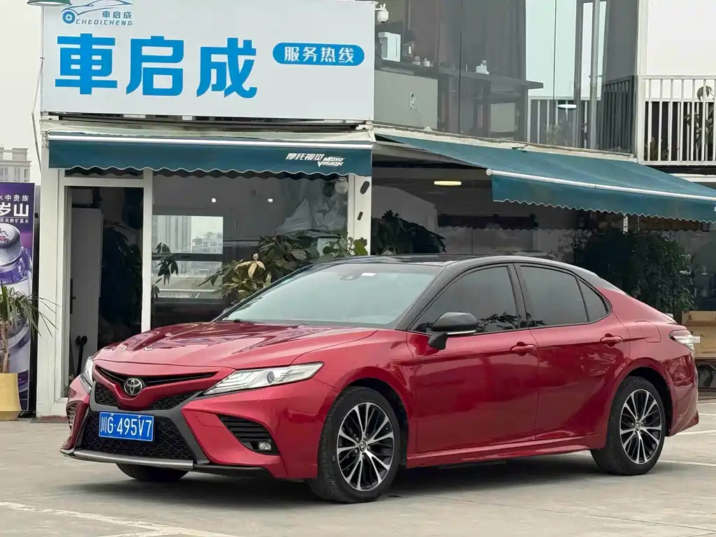 Toyota Camry 2019 — фото 1