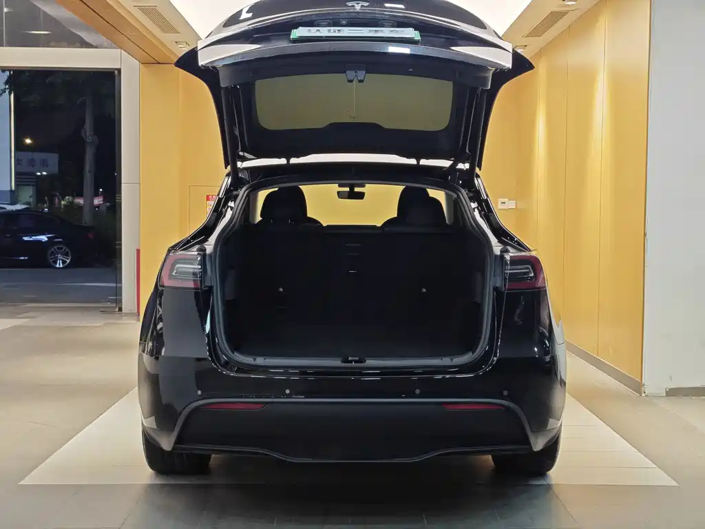 Tesla Model Y 2023 — фото 28