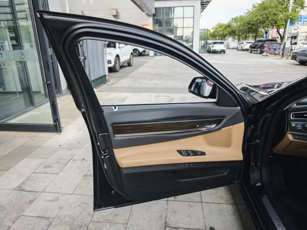 BMW 7 Series 2015 — фото 9