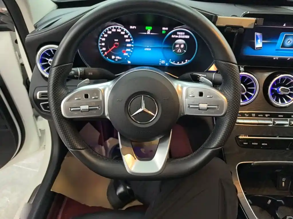 Mercedes-Benz C-Class 2020 — фото 11
