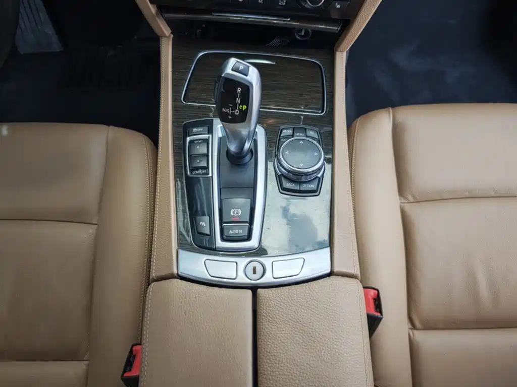 BMW 7 Series 2015 — фото 19