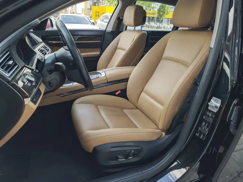 BMW 7 Series 2015 — фото 21