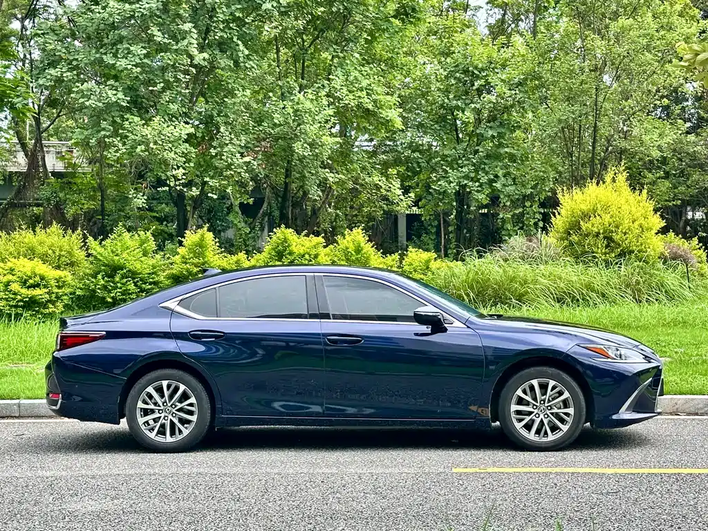 Lexus ES 2023 — фото 4