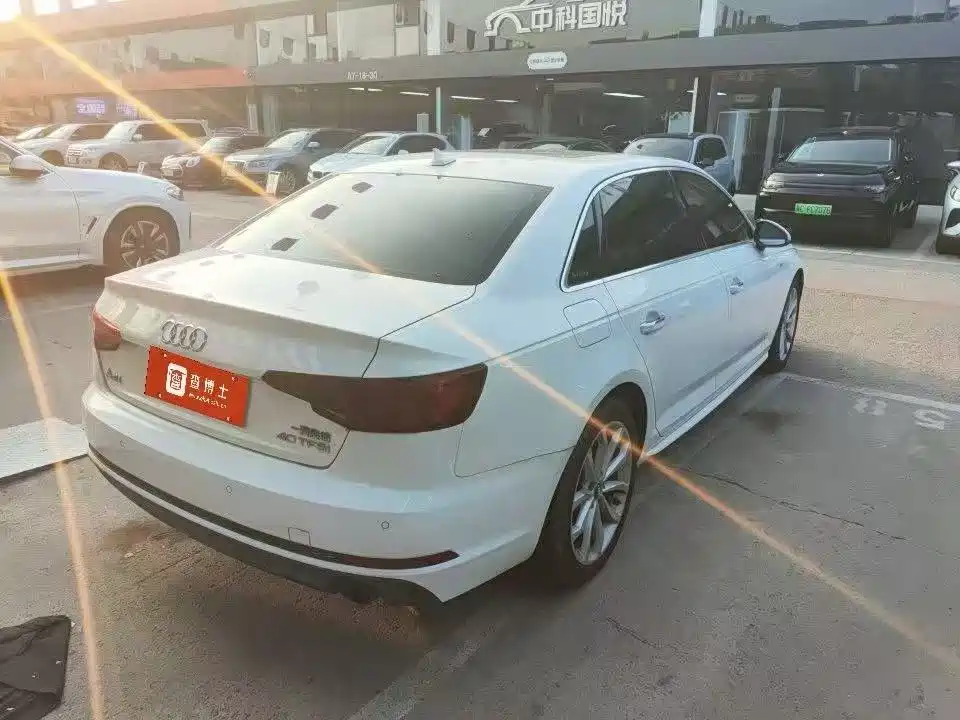 Audi A4L 2018