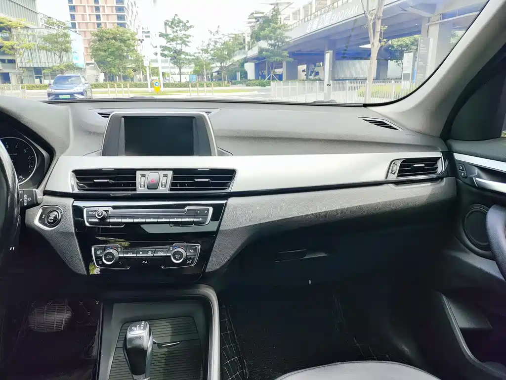 BMW X1 2017 — фото 12