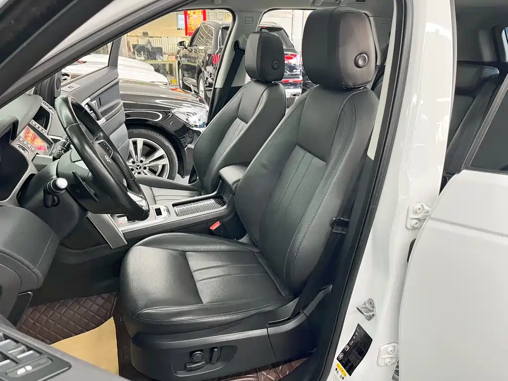 Land Rover Discovery Sport 2017 — фото 17