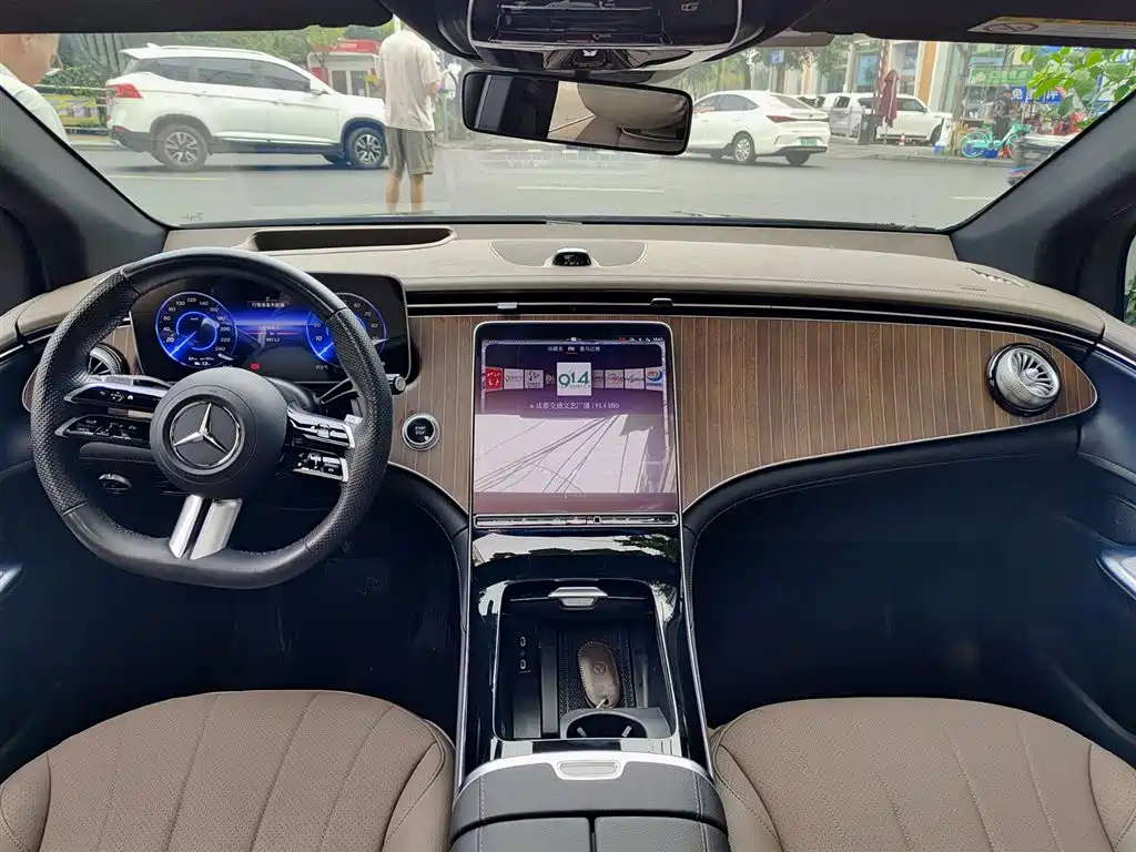 Mercedes-Benz EQE SUV 2025 — фото 10