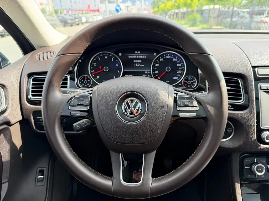 Volkswagen Touareg 2017 — фото 20
