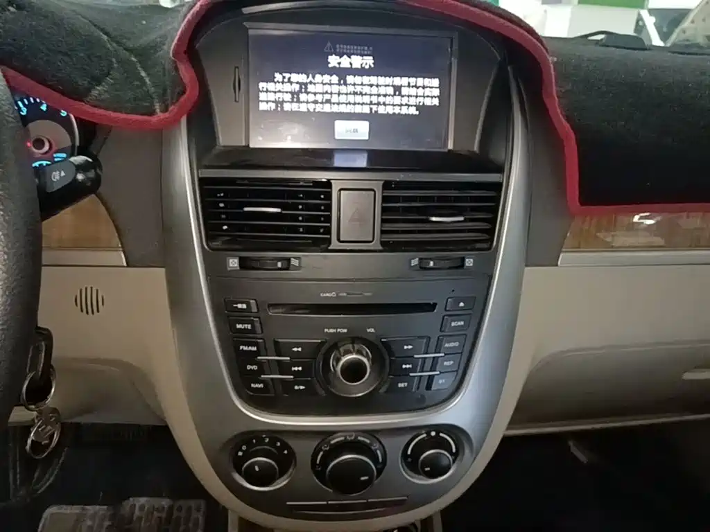 Buick Excelle 2015 — фото 13