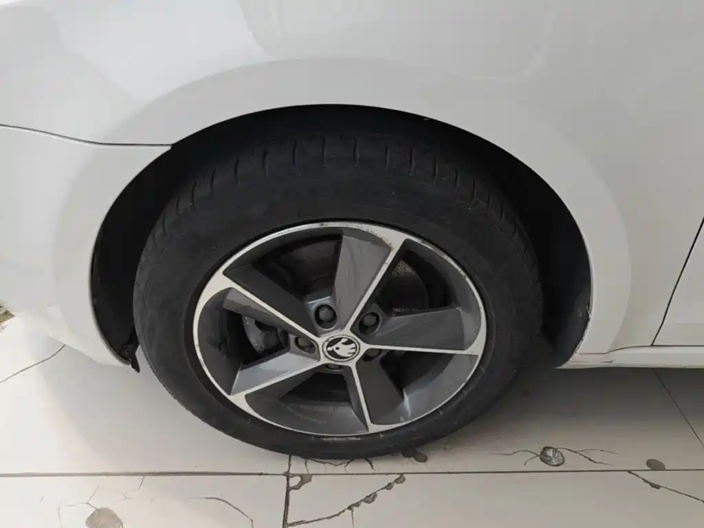 Skoda Octavia 2015 — фото 23
