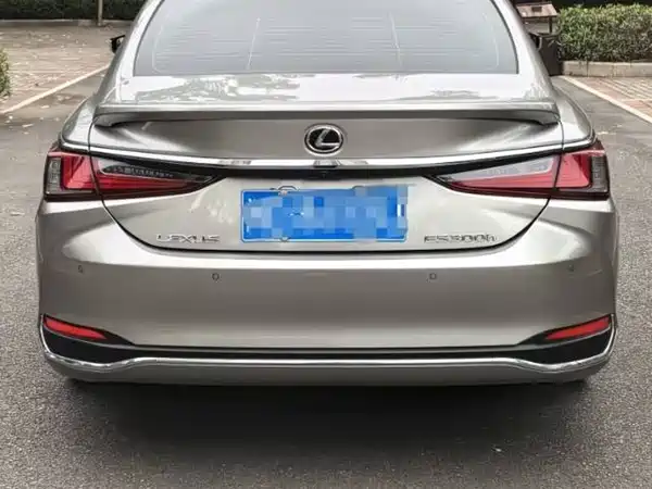 Lexus ES 2023