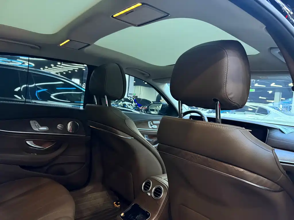 Mercedes-Benz E-Class 2022 — фото 14