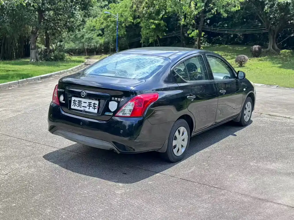 Nissan Sunny 2016 — фото 11